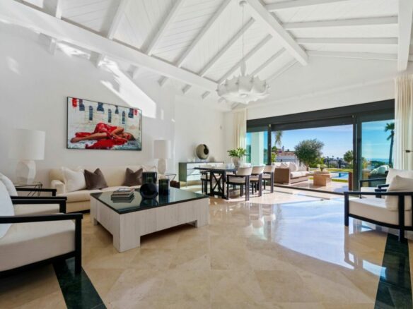 FOR SALE 🏡 Elevated Single-Level Villa with Sea Views, Mature Garden and Pool Pavilion – Haza del Conde, Nueva Andalucía 🇪🇸