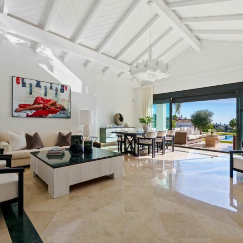 FOR SALE 🏡 Elevated Single-Level Villa with Sea Views, Mature Garden and Pool Pavilion – Haza del Conde, Nueva Andalucía 🇪🇸