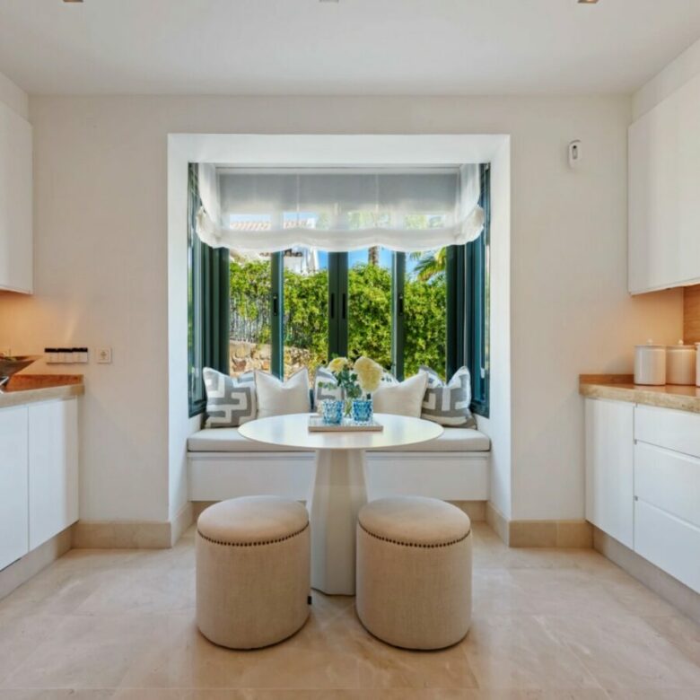 FOR SALE 🏡 Elevated Single-Level Villa with Sea Views, Mature Garden and Pool Pavilion – Haza del Conde, Nueva Andalucía 🇪🇸