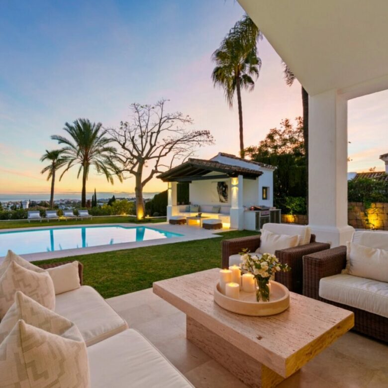 FOR SALE 🏡 Elevated Single-Level Villa with Sea Views, Mature Garden and Pool Pavilion – Haza del Conde, Nueva Andalucía 🇪🇸