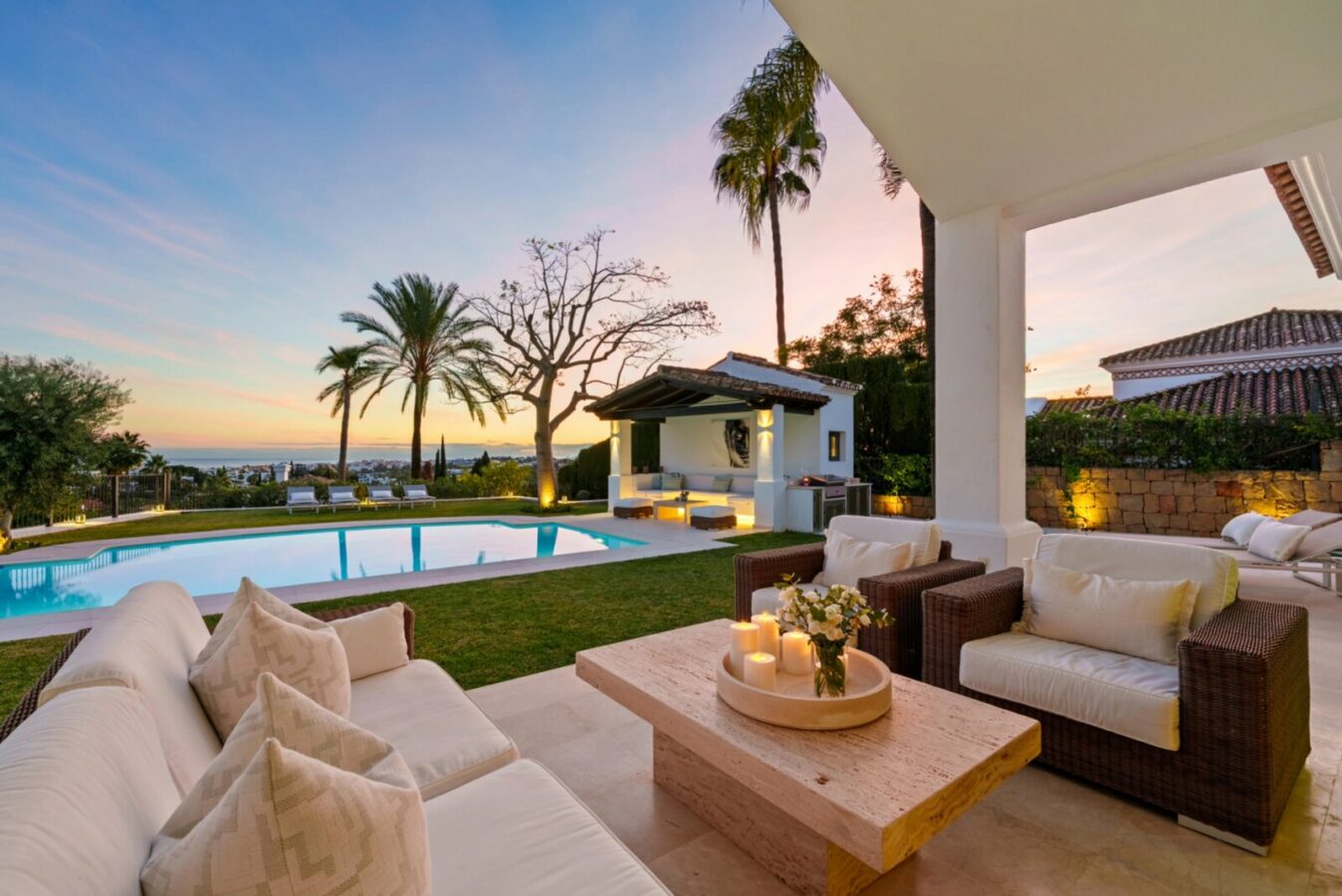 FOR SALE 🏡 Elevated Single-Level Villa with Sea Views, Mature Garden and Pool Pavilion – Haza del Conde, Nueva Andalucía 🇪🇸