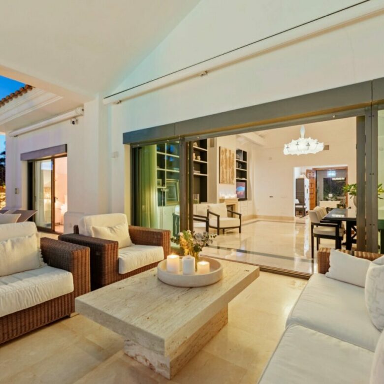 FOR SALE 🏡 Elevated Single-Level Villa with Sea Views, Mature Garden and Pool Pavilion – Haza del Conde, Nueva Andalucía 🇪🇸