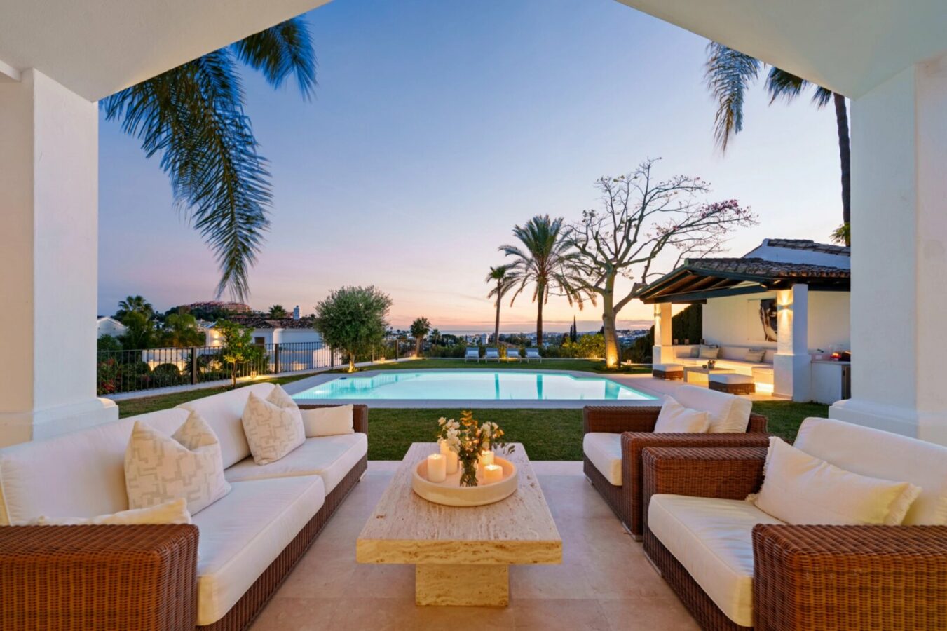 FOR SALE 🏡 Elevated Single-Level Villa with Sea Views, Mature Garden and Pool Pavilion – Haza del Conde, Nueva Andalucía 🇪🇸