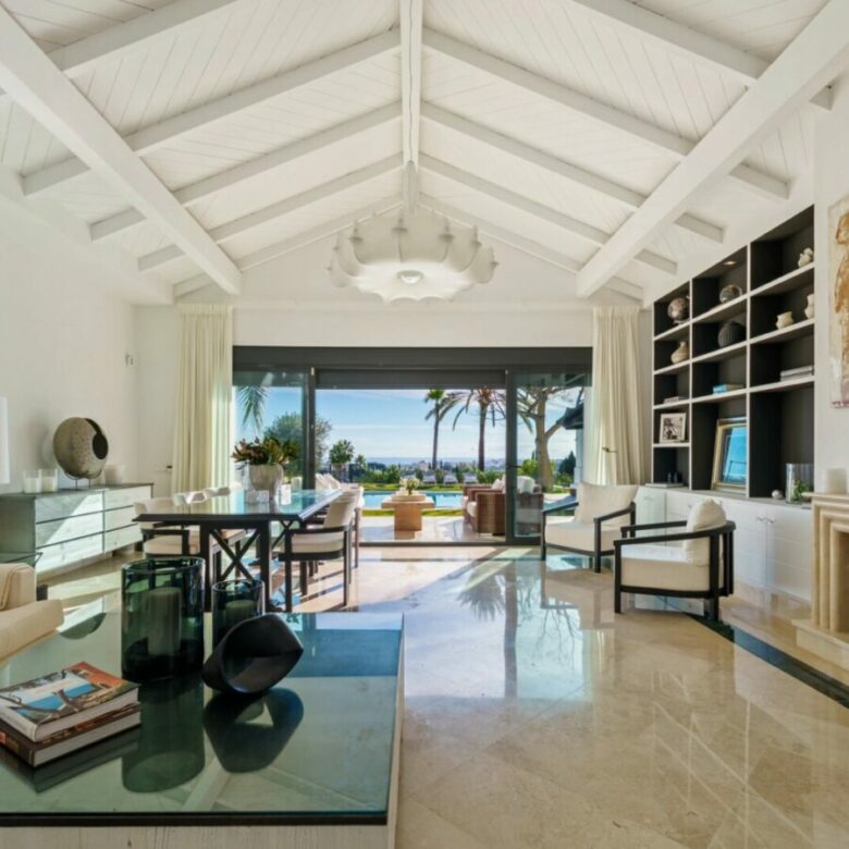 FOR SALE 🏡 Elevated Single-Level Villa with Sea Views, Mature Garden and Pool Pavilion – Haza del Conde, Nueva Andalucía 🇪🇸