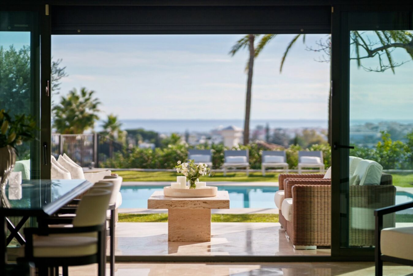 FOR SALE 🏡 Elevated Single-Level Villa with Sea Views, Mature Garden and Pool Pavilion – Haza del Conde, Nueva Andalucía 🇪🇸