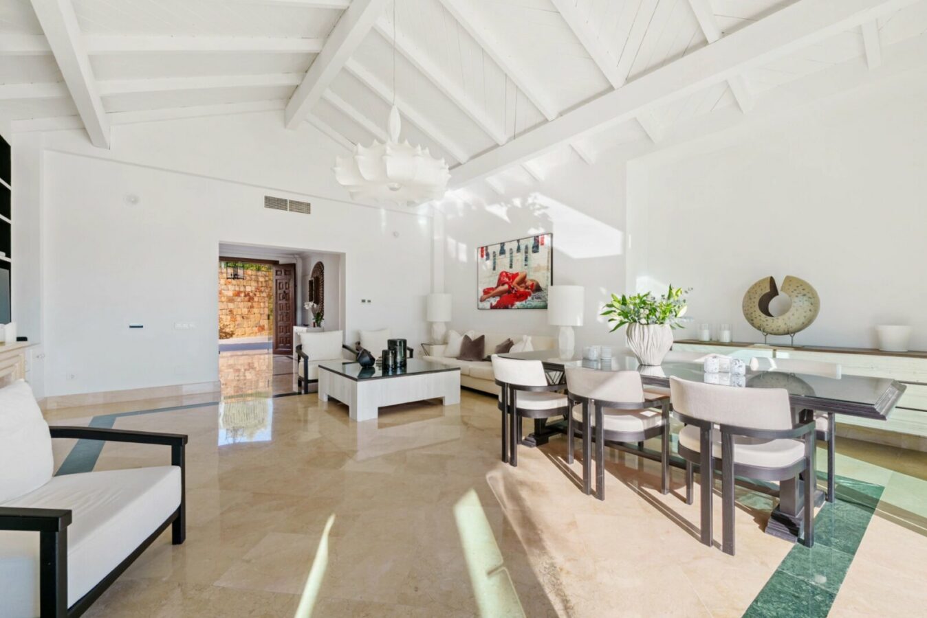 FOR SALE 🏡 Elevated Single-Level Villa with Sea Views, Mature Garden and Pool Pavilion – Haza del Conde, Nueva Andalucía 🇪🇸