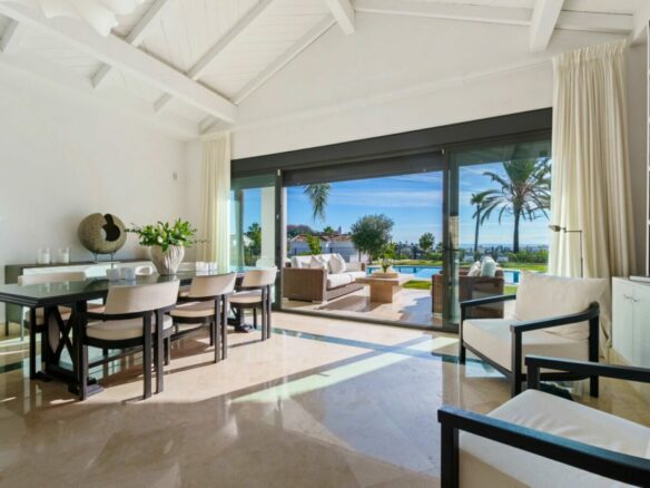 FOR SALE 🏡 Elevated Single-Level Villa with Sea Views, Mature Garden and Pool Pavilion – Haza del Conde, Nueva Andalucía 🇪🇸