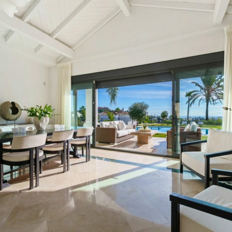 FOR SALE 🏡 Elevated Single-Level Villa with Sea Views, Mature Garden and Pool Pavilion – Haza del Conde, Nueva Andalucía 🇪🇸