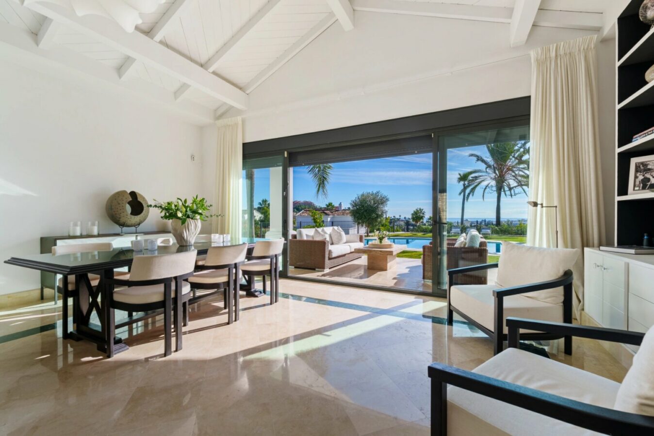 FOR SALE 🏡 Elevated Single-Level Villa with Sea Views, Mature Garden and Pool Pavilion – Haza del Conde, Nueva Andalucía 🇪🇸