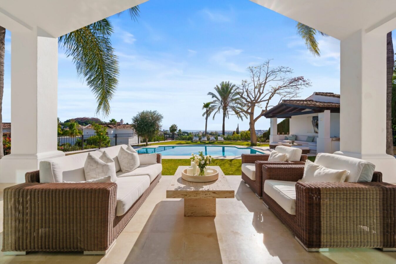 FOR SALE 🏡 Elevated Single-Level Villa with Sea Views, Mature Garden and Pool Pavilion – Haza del Conde, Nueva Andalucía 🇪🇸