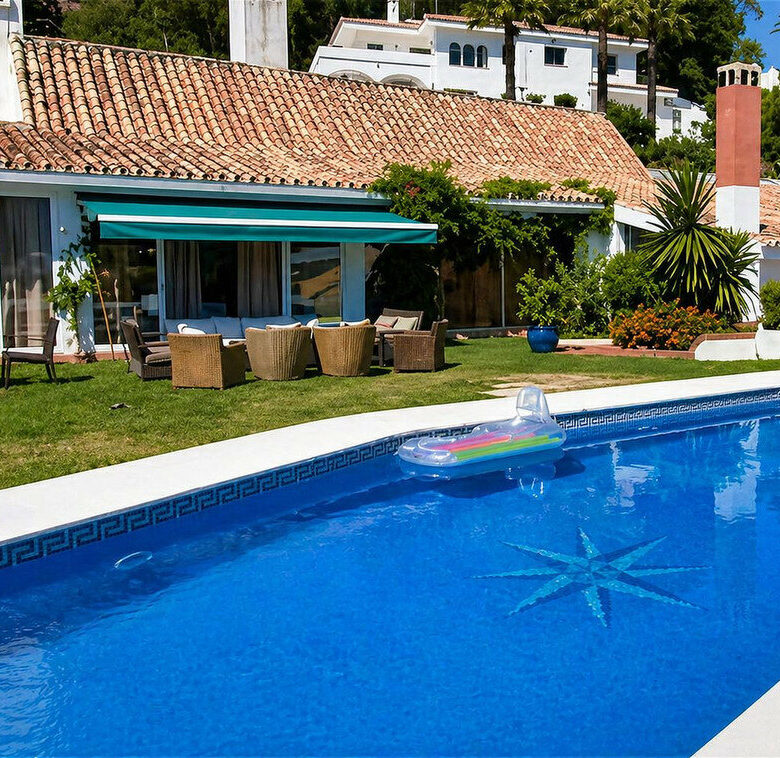 FOR SALE 🏡 Single-Level Five-Bedroom Villa to Refurbish on a 2,245 m² Plot with La Concha Views – Los Naranjos, Nueva Andalucía, Marbella 🇪🇸