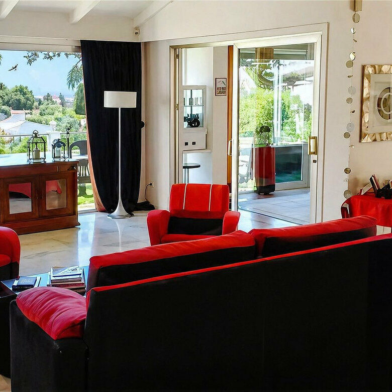 FOR SALE 🏡 Single-Level Five-Bedroom Villa to Refurbish on a 2,245 m² Plot with La Concha Views – Los Naranjos, Nueva Andalucía, Marbella 🇪🇸