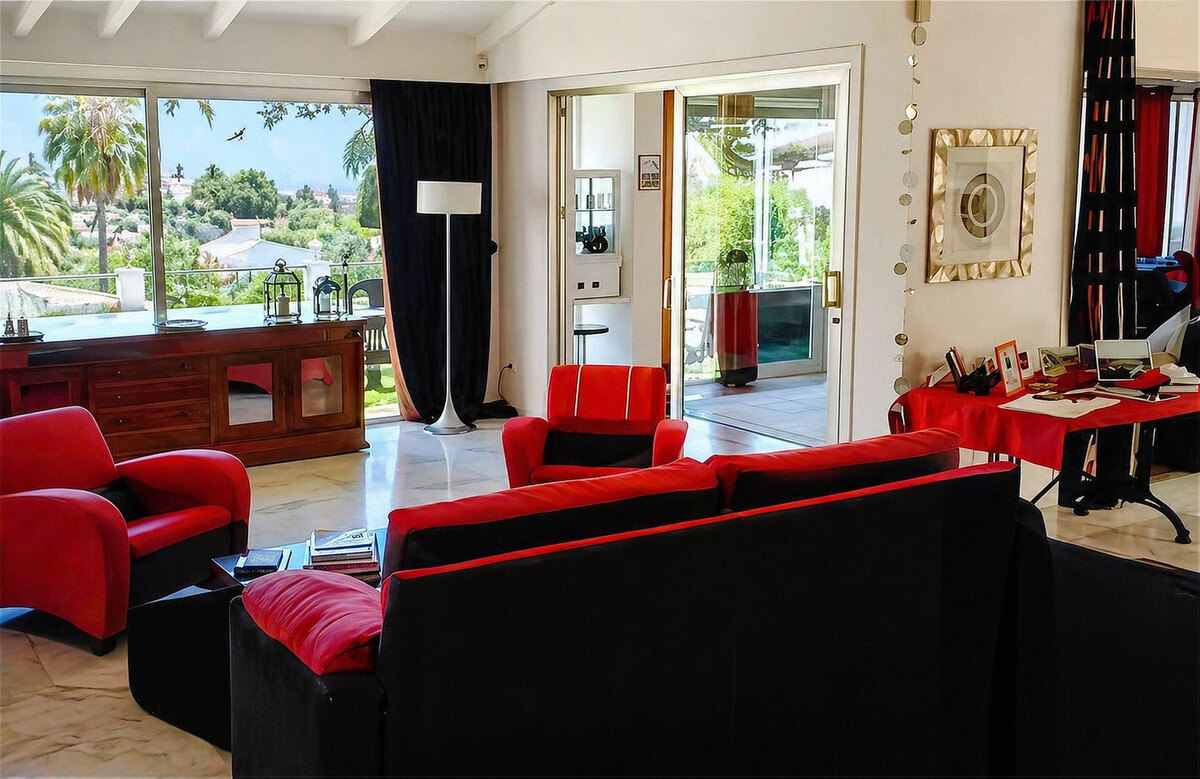 FOR SALE 🏡 Single-Level Five-Bedroom Villa to Refurbish on a 2,245 m² Plot with La Concha Views – Los Naranjos, Nueva Andalucía, Marbella 🇪🇸