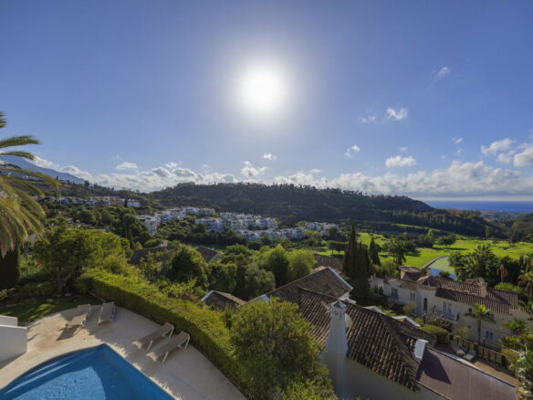 FOR SALE 🏡 Six-Bedroom Mediterranean Villa with Panoramic Sea Views on a 1,020 m² Plot – Los Arqueros, Benahavís 🇪🇸