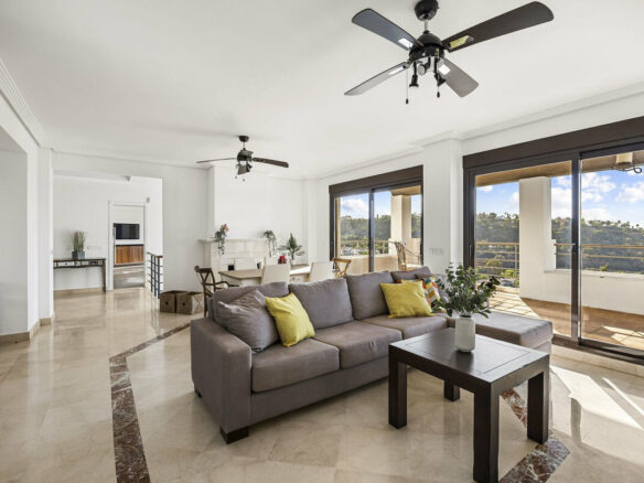 FOR SALE 🏡 Six-Bedroom Mediterranean Villa with Panoramic Sea Views on a 1,020 m² Plot – Los Arqueros, Benahavís 🇪🇸