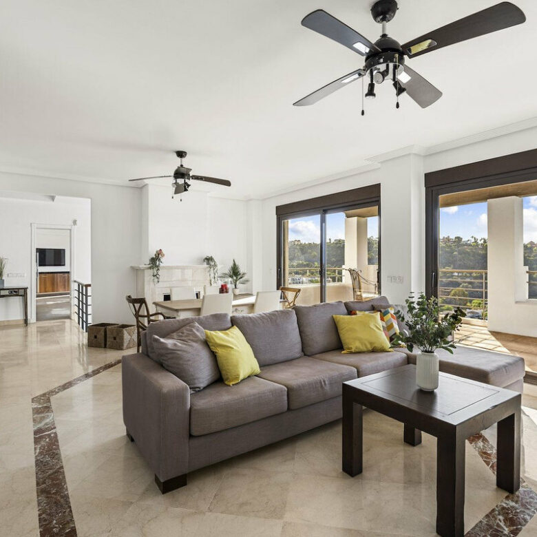 FOR SALE 🏡 Six-Bedroom Mediterranean Villa with Panoramic Sea Views on a 1,020 m² Plot – Los Arqueros, Benahavís 🇪🇸