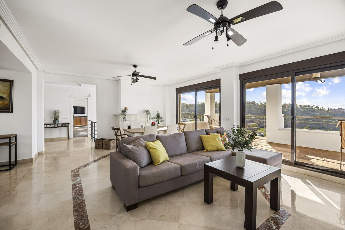 FOR SALE 🏡 Six-Bedroom Mediterranean Villa with Panoramic Sea Views on a 1,020 m² Plot – Los Arqueros, Benahavís 🇪🇸