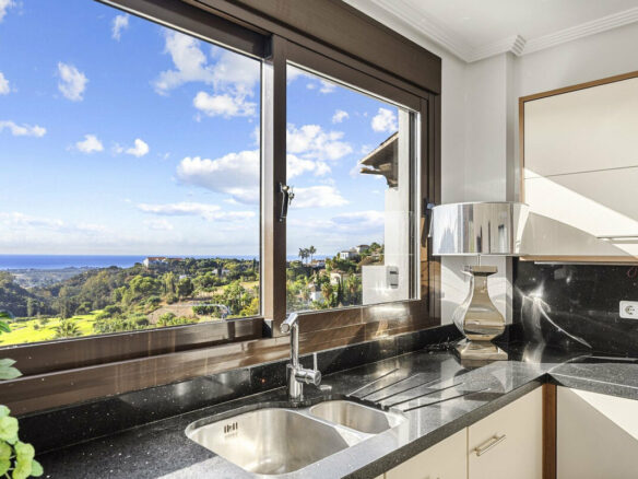 FOR SALE 🏡 Six-Bedroom Mediterranean Villa with Panoramic Sea Views on a 1,020 m² Plot – Los Arqueros, Benahavís 🇪🇸