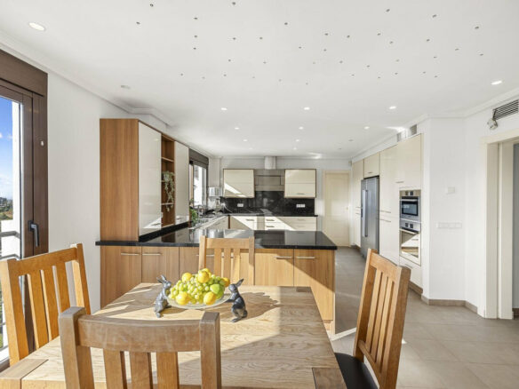 FOR SALE 🏡 Six-Bedroom Mediterranean Villa with Panoramic Sea Views on a 1,020 m² Plot – Los Arqueros, Benahavís 🇪🇸