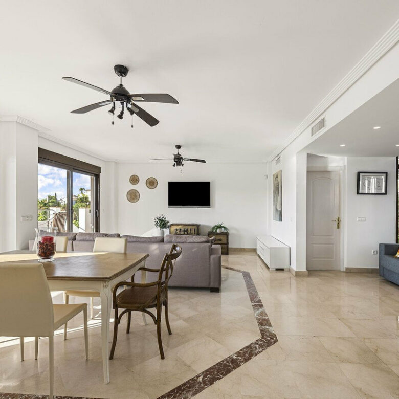 FOR SALE 🏡 Six-Bedroom Mediterranean Villa with Panoramic Sea Views on a 1,020 m² Plot – Los Arqueros, Benahavís 🇪🇸