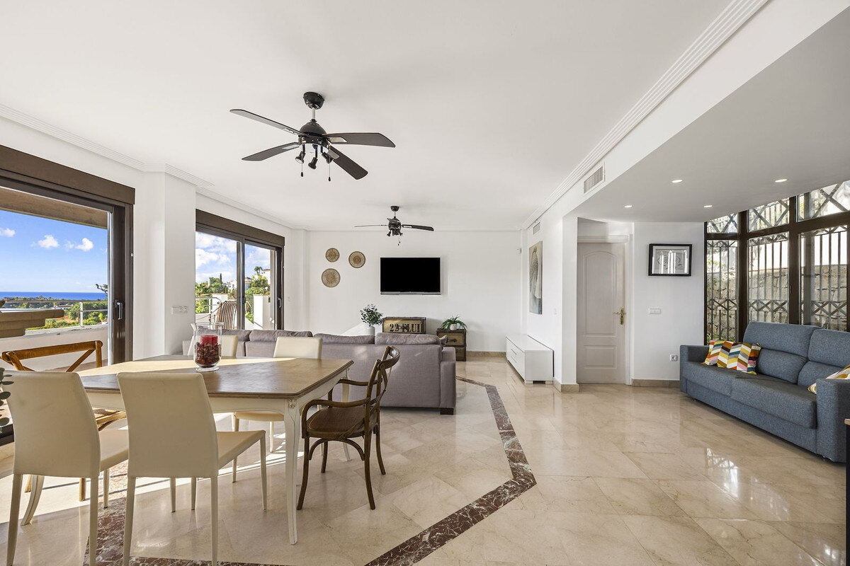 FOR SALE 🏡 Six-Bedroom Mediterranean Villa with Panoramic Sea Views on a 1,020 m² Plot – Los Arqueros, Benahavís 🇪🇸