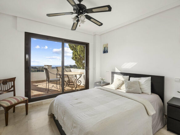 FOR SALE 🏡 Six-Bedroom Mediterranean Villa with Panoramic Sea Views on a 1,020 m² Plot – Los Arqueros, Benahavís 🇪🇸