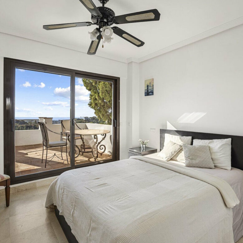 FOR SALE 🏡 Six-Bedroom Mediterranean Villa with Panoramic Sea Views on a 1,020 m² Plot – Los Arqueros, Benahavís 🇪🇸