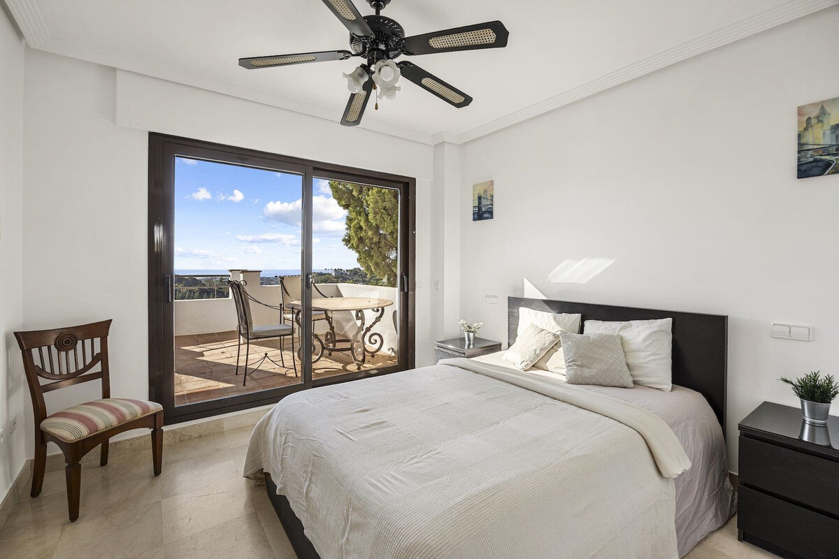 FOR SALE 🏡 Six-Bedroom Mediterranean Villa with Panoramic Sea Views on a 1,020 m² Plot – Los Arqueros, Benahavís 🇪🇸