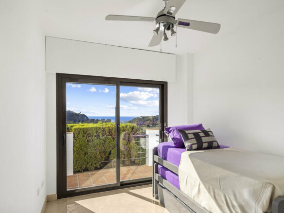 FOR SALE 🏡 Six-Bedroom Mediterranean Villa with Panoramic Sea Views on a 1,020 m² Plot – Los Arqueros, Benahavís 🇪🇸