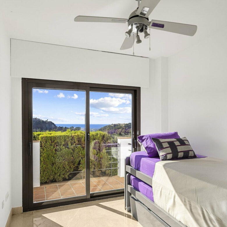 FOR SALE 🏡 Six-Bedroom Mediterranean Villa with Panoramic Sea Views on a 1,020 m² Plot – Los Arqueros, Benahavís 🇪🇸