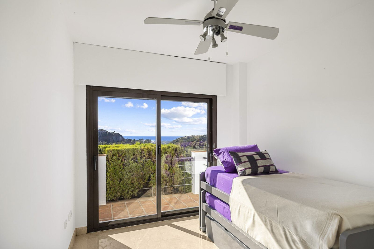 FOR SALE 🏡 Six-Bedroom Mediterranean Villa with Panoramic Sea Views on a 1,020 m² Plot – Los Arqueros, Benahavís 🇪🇸