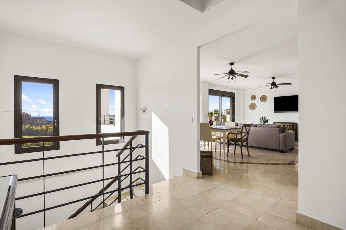 FOR SALE 🏡 Six-Bedroom Mediterranean Villa with Panoramic Sea Views on a 1,020 m² Plot – Los Arqueros, Benahavís 🇪🇸
