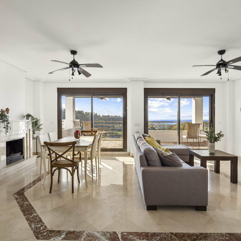 FOR SALE 🏡 Six-Bedroom Mediterranean Villa with Panoramic Sea Views on a 1,020 m² Plot – Los Arqueros, Benahavís 🇪🇸