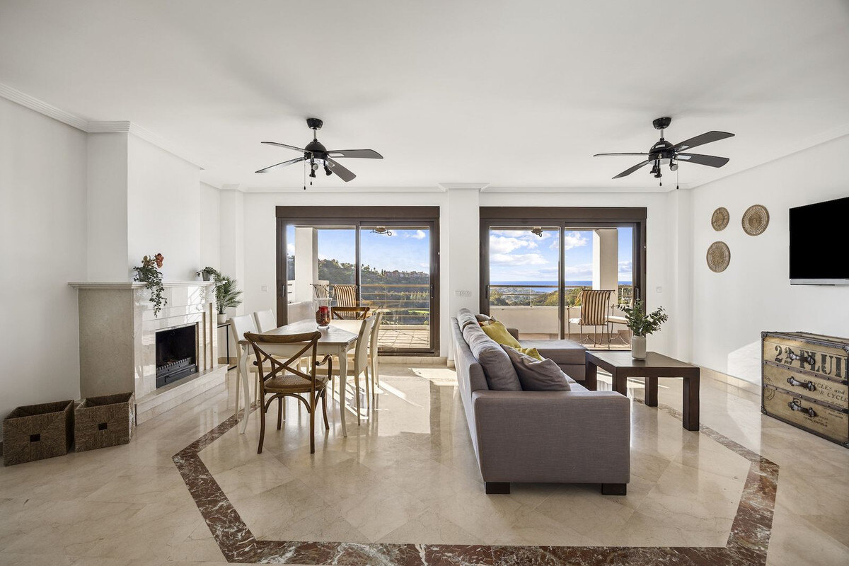 FOR SALE 🏡 Six-Bedroom Mediterranean Villa with Panoramic Sea Views on a 1,020 m² Plot – Los Arqueros, Benahavís 🇪🇸