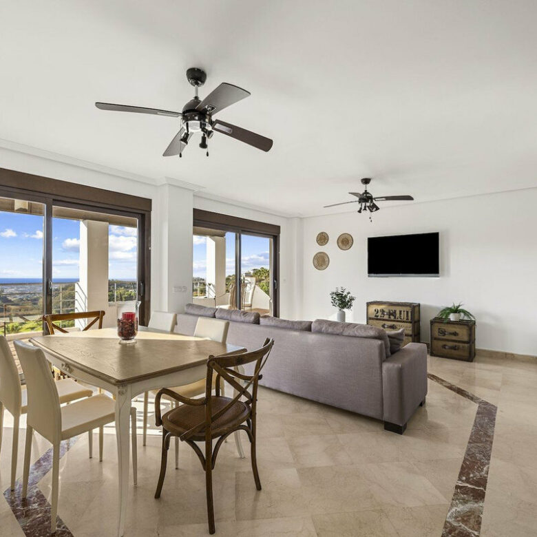 FOR SALE 🏡 Six-Bedroom Mediterranean Villa with Panoramic Sea Views on a 1,020 m² Plot – Los Arqueros, Benahavís 🇪🇸