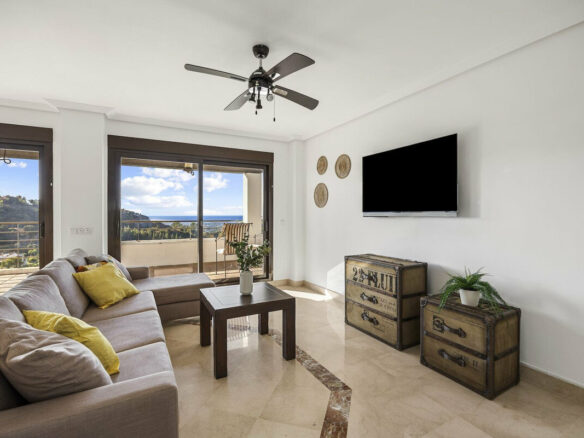 FOR SALE 🏡 Six-Bedroom Mediterranean Villa with Panoramic Sea Views on a 1,020 m² Plot – Los Arqueros, Benahavís 🇪🇸