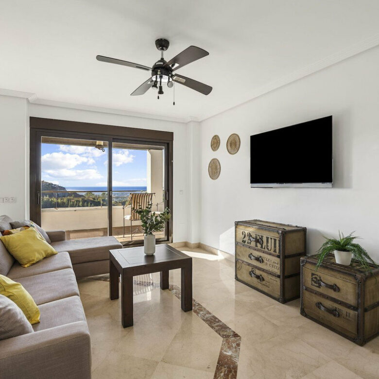 FOR SALE 🏡 Six-Bedroom Mediterranean Villa with Panoramic Sea Views on a 1,020 m² Plot – Los Arqueros, Benahavís 🇪🇸