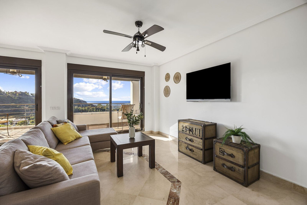 FOR SALE 🏡 Six-Bedroom Mediterranean Villa with Panoramic Sea Views on a 1,020 m² Plot – Los Arqueros, Benahavís 🇪🇸
