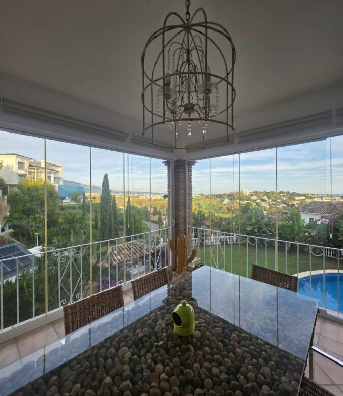 FOR SALE 🏡 Six-Bedroom Villa to Renovate on a 2,000 m² Plot with Golf and Sea Views – El Paraíso, Benahavís 🇪🇸