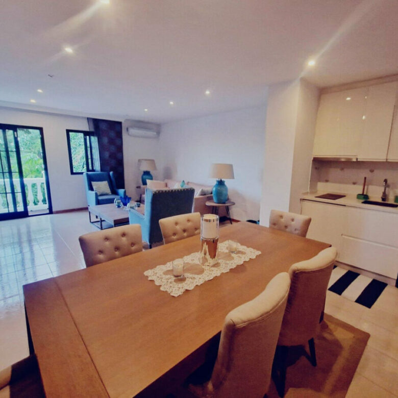 FOR SALE 🏡 Six-Bedroom Villa to Renovate on a 2,000 m² Plot with Golf and Sea Views – El Paraíso, Benahavís 🇪🇸