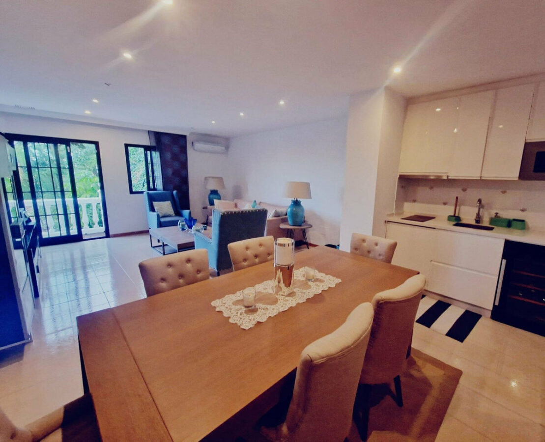 FOR SALE 🏡 Six-Bedroom Villa to Renovate on a 2,000 m² Plot with Golf and Sea Views – El Paraíso, Benahavís 🇪🇸