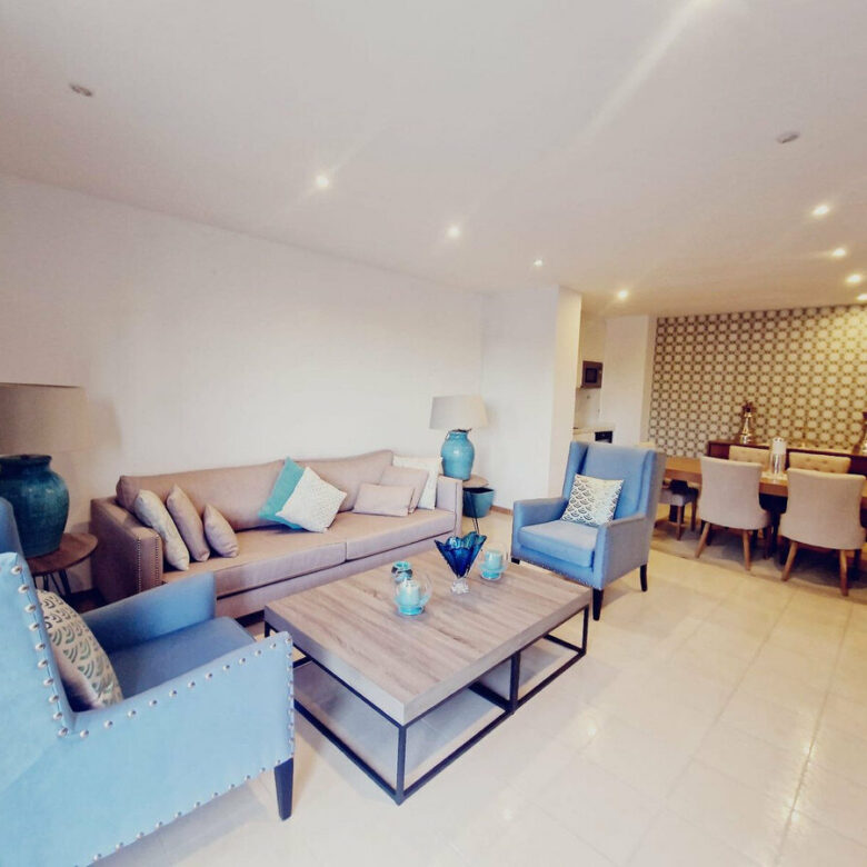 FOR SALE 🏡 Six-Bedroom Villa to Renovate on a 2,000 m² Plot with Golf and Sea Views – El Paraíso, Benahavís 🇪🇸