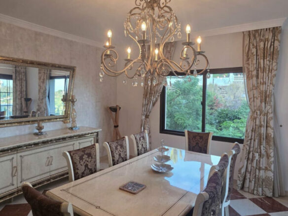 FOR SALE 🏡 Six-Bedroom Villa to Renovate on a 2,000 m² Plot with Golf and Sea Views – El Paraíso, Benahavís 🇪🇸