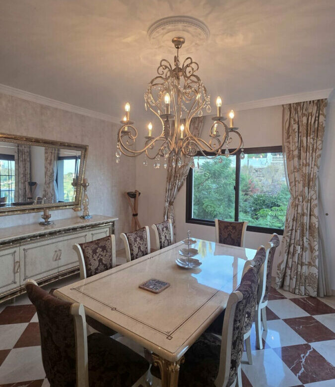 FOR SALE 🏡 Six-Bedroom Villa to Renovate on a 2,000 m² Plot with Golf and Sea Views – El Paraíso, Benahavís 🇪🇸