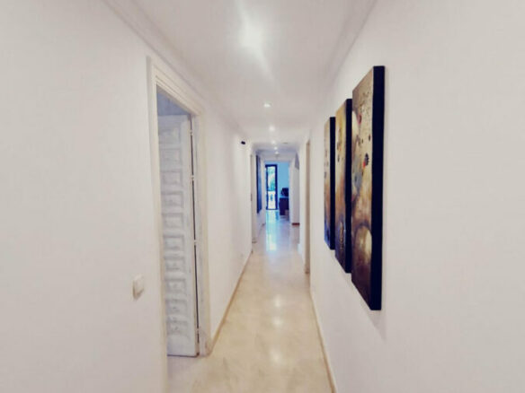 FOR SALE 🏡 Six-Bedroom Villa to Renovate on a 2,000 m² Plot with Golf and Sea Views – El Paraíso, Benahavís 🇪🇸