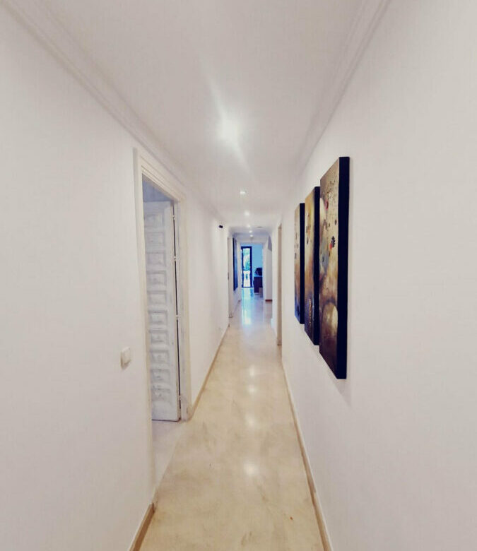 FOR SALE 🏡 Six-Bedroom Villa to Renovate on a 2,000 m² Plot with Golf and Sea Views – El Paraíso, Benahavís 🇪🇸