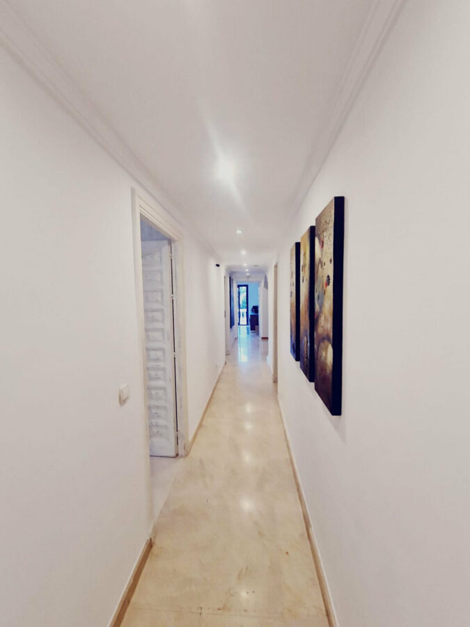 FOR SALE 🏡 Six-Bedroom Villa to Renovate on a 2,000 m² Plot with Golf and Sea Views – El Paraíso, Benahavís 🇪🇸