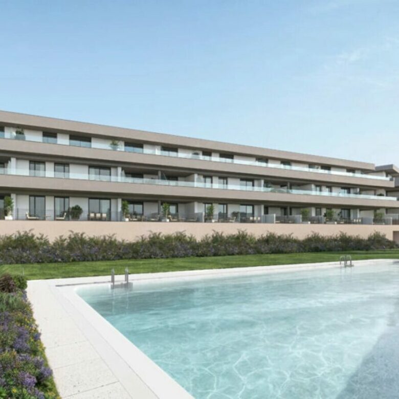 FOR SALE 🏡 South-Facing Two-Bedroom Penthouse with Private Solarium near Valle Romano Golf – Estepona 🇪🇸