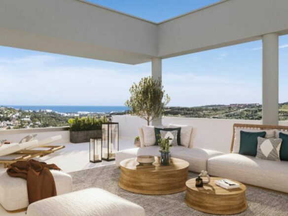 FOR SALE 🏡 South-Facing Two-Bedroom Penthouse with Private Solarium near Valle Romano Golf – Estepona 🇪🇸
