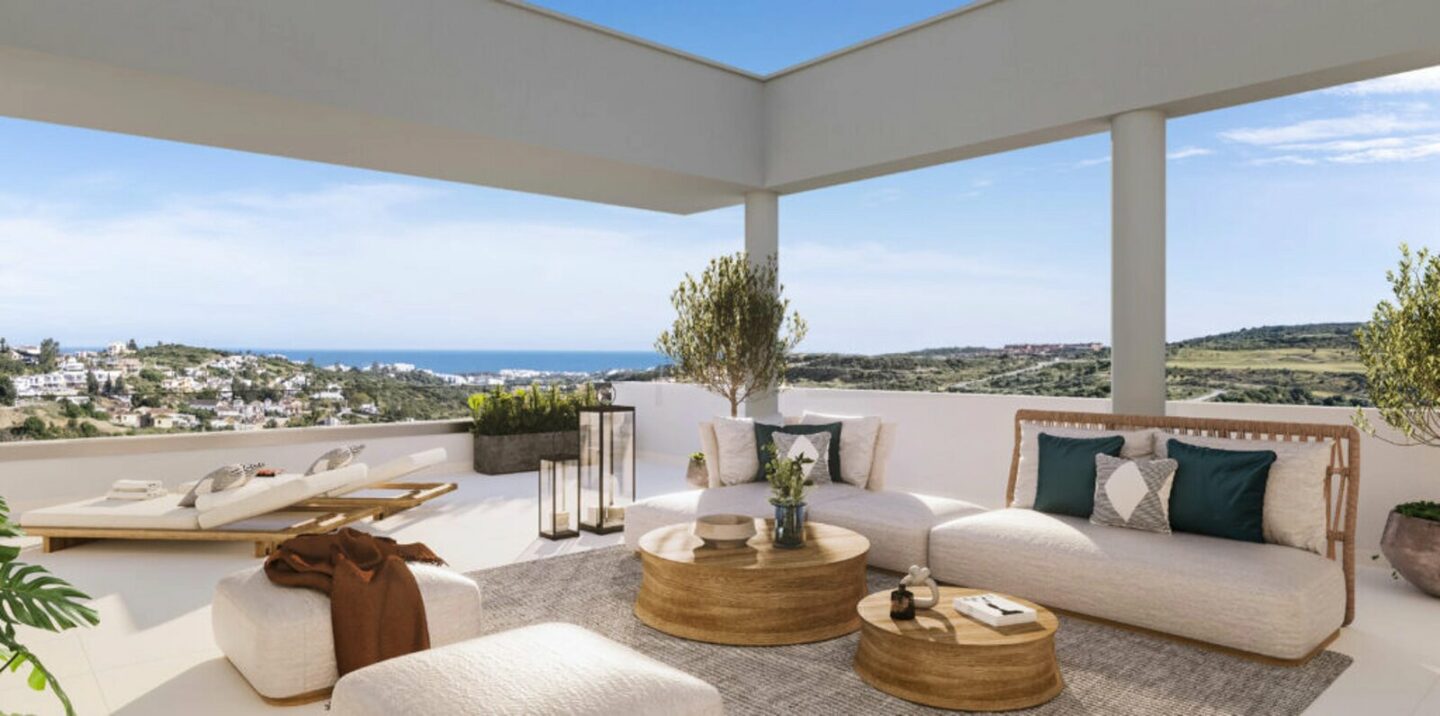 FOR SALE 🏡 South-Facing Two-Bedroom Penthouse with Private Solarium near Valle Romano Golf – Estepona 🇪🇸